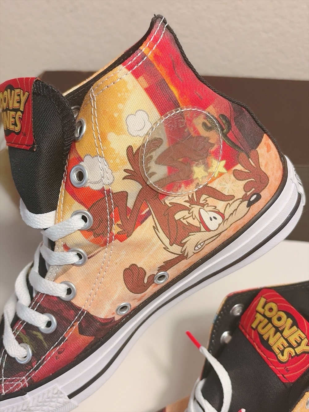 Converse x Looney Tunes Chuck Taylor All Star High Top Shoes W7 New No Full Box - Picture 6 of 13